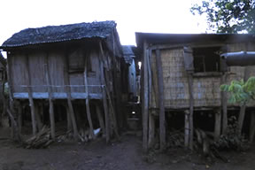 Ravo.Madagascar, voyage dans le Canal des Pangalanes, dormir chez l habitant dans les environs d Andovoranto