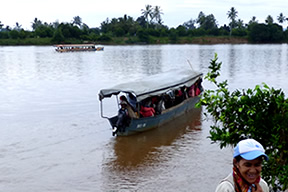 Ravo.Madagascar, voyage dans le Canal des Pangalanes, en bateau-brousse d Andovoranto à Ambatobe puis Brickaville