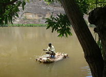 Vente de Photos en ligne, des Photos de Madagascar, un lac a crocodiles dans le massif du Makay, Ravo.Madagascar photo 2012