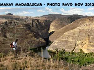Ravo.Madagascar, webmaster de Pensee Chretienne, dans le massif du Makay en 2012 © - Voyage a Madagascar - ici sur la photo notre guide local Pierre Makay dit Sergent
