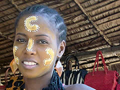 femme Malagasy, femme Sakalava, Nosy Komba, Nosy Be, Madagascar, Ravo.Madagascar