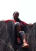 Voyage dans l'ouest de Madagascar à la découverte des Baobabs, des Tsingy et descente de fleuve en canoe - Liantsoa Jenny dans le Parc National des Tsingy du Bemaraha - un site de Pensee Chretienne, webmaster Ravo.Madagascar